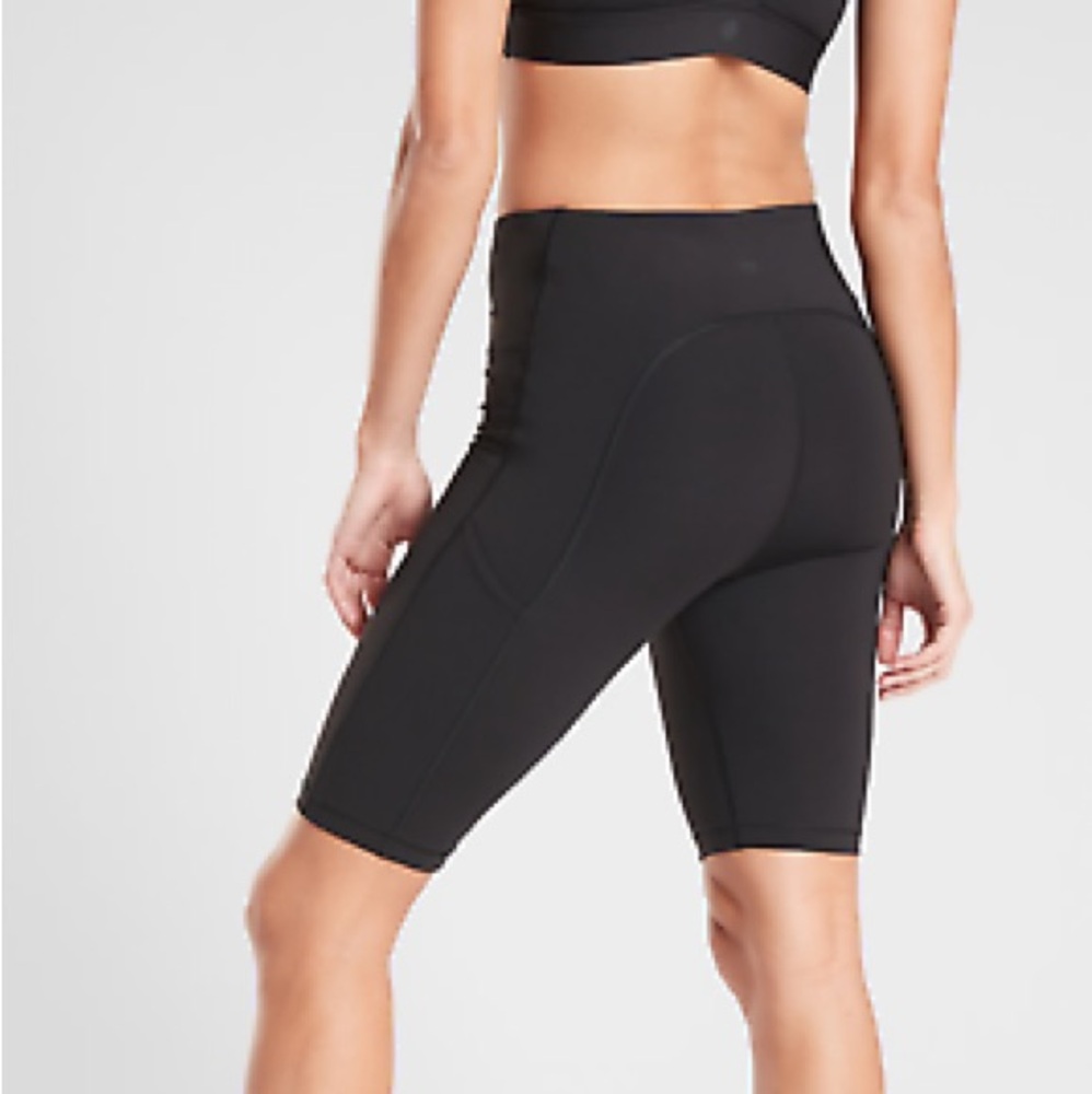 Athleta ultimately stash pocket 9” short biker black size small